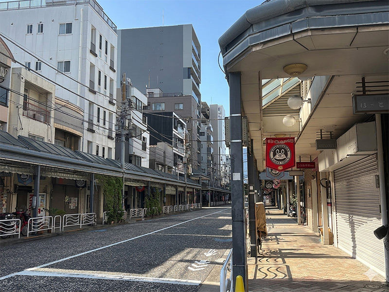 木の家の近くにある森下の商店街
